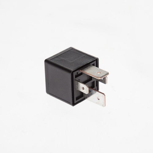 Relee Case,NH,Fiat 82030798 70A
